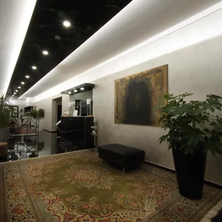 Versailles Hotel 3*